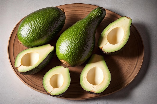 Een kom avocado's met het woord avocado erop
