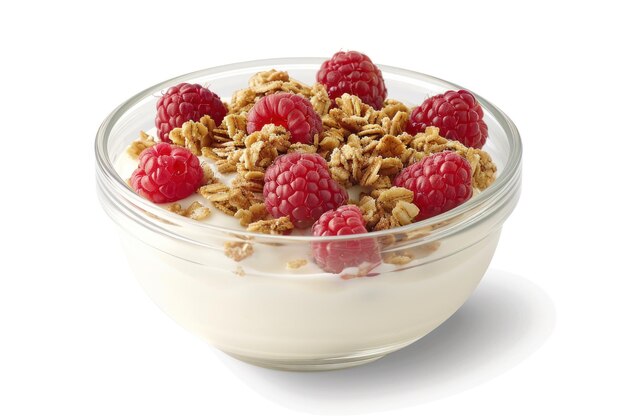 Foto een kom yoghurt met frambozen en granola op een witte achtergrond