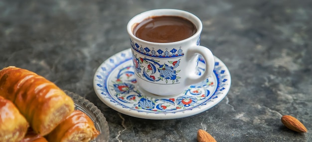 Een kopje Turkse koffie en baklava