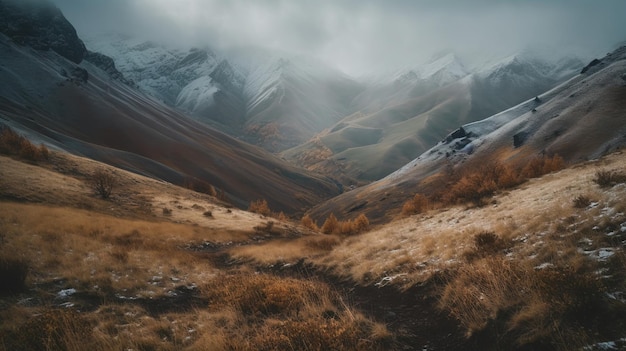 Een landschap met een berg en een bewolkte lucht