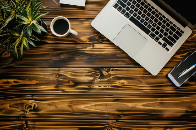 een laptop zit op een houten tafel met een kop koffie en een plant