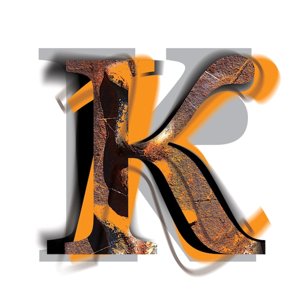 Een letter k met oranje en zwarte verf op een witte achtergrond