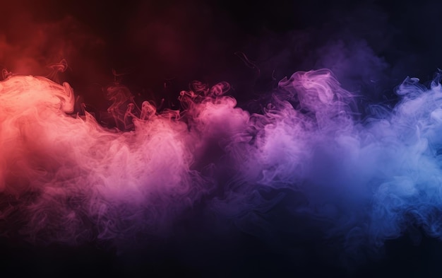 Een levendige fusie van rood-paarse en blauwe rook creëert een boeiende abstracte op een zwart doek