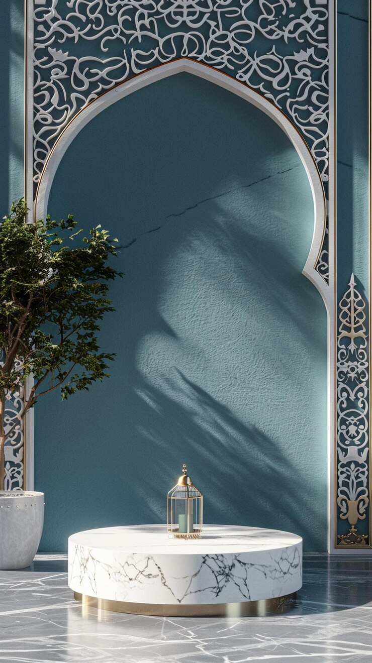 een licht in een raam met een blauwe muur en een boom op de voorgrond