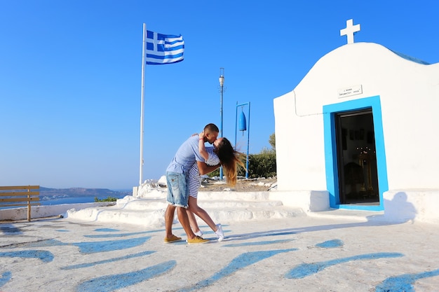 Een liefdevol stel en een prachtig uitzicht, rhodos, griekenland.