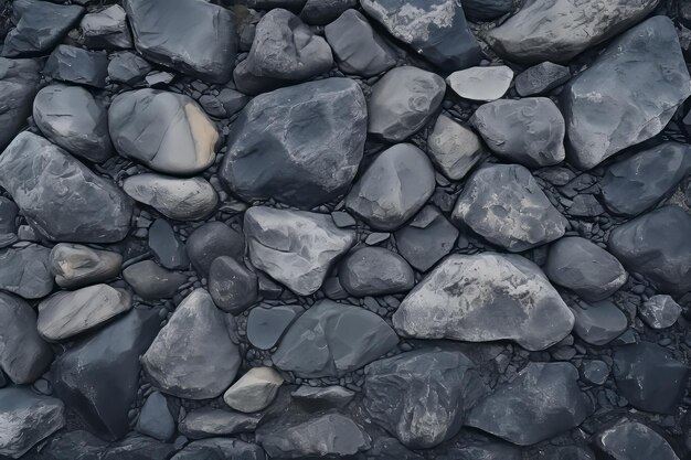 Een luchtfoto van een serene grijze stenen oppervlakte met glinsterend water Een boeiende plaats