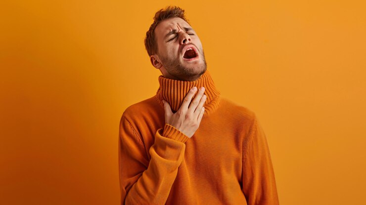 Foto een man met een kraag om zijn nek draagt een oranje trui