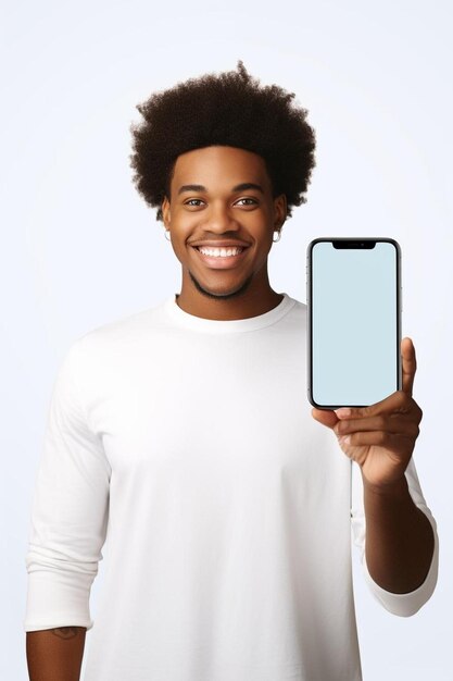 Een man met een telefoon met de tekst afro.