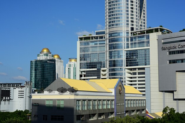 Een mening van het hoge bureaugebouw van de hoofdstad, Bangkok, Thailand