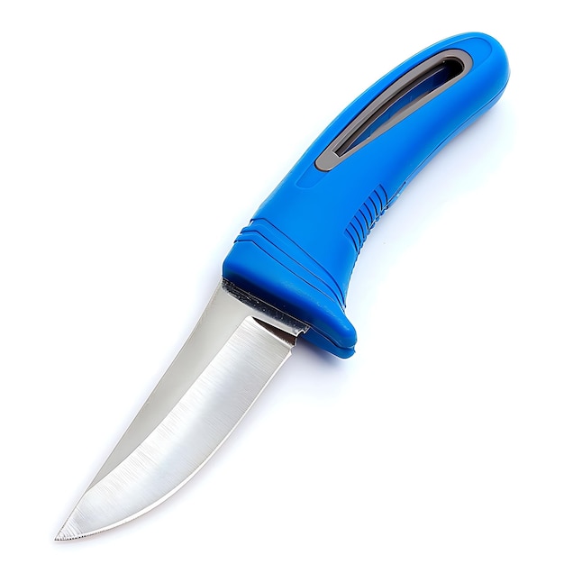 een mes met een blauw handvat ligt op een wit oppervlak