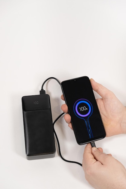 Een mobiele telefoon aansluiten op een powerbank