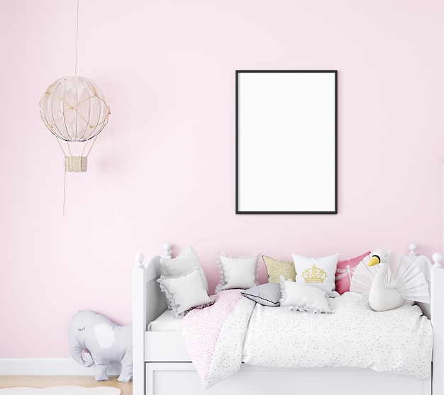 Een mockup voor een kinderkamer met een fotolijst boven het bed met de tekst prinses