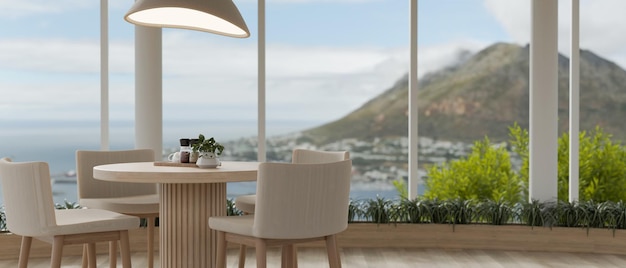 Een moderne eetkamer met een eettafel bij het raam met een prachtig prachtig uitzicht op de kust