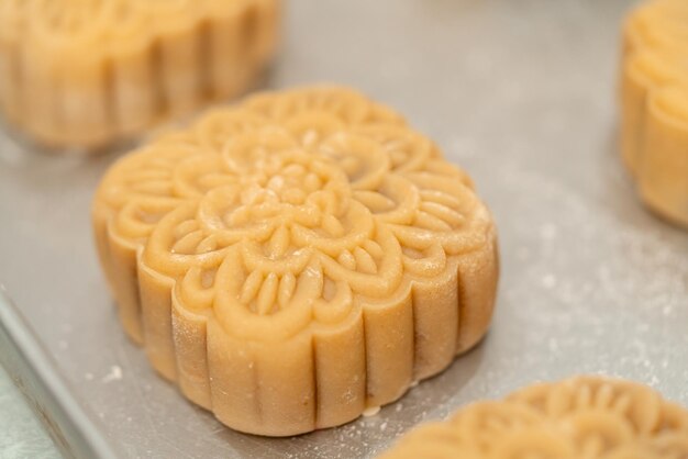 Een mooncake is een traditioneel Chinees bakkerijproduct.