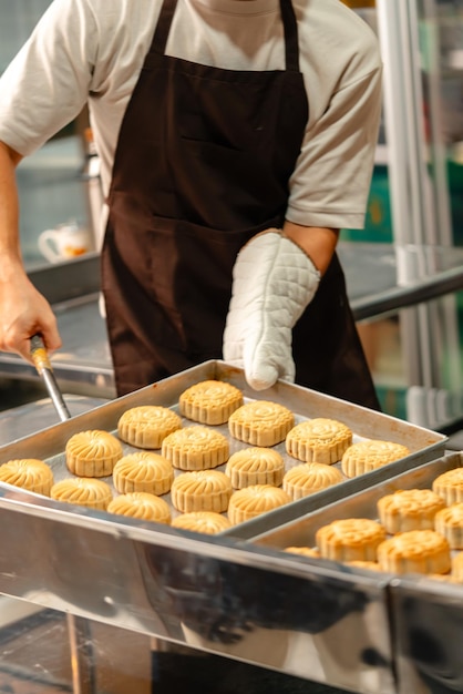 Een mooncake is een traditioneel Chinees bakkerijproduct.