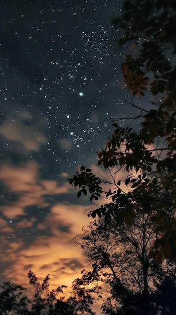 Foto een nachtelijke hemel met een paar sterren aan de hemel