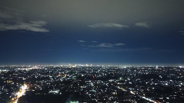 Foto een nachtmening van de stad los angeles.