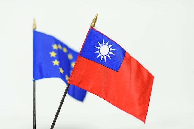 Een nationale vlag met een symbool van het land