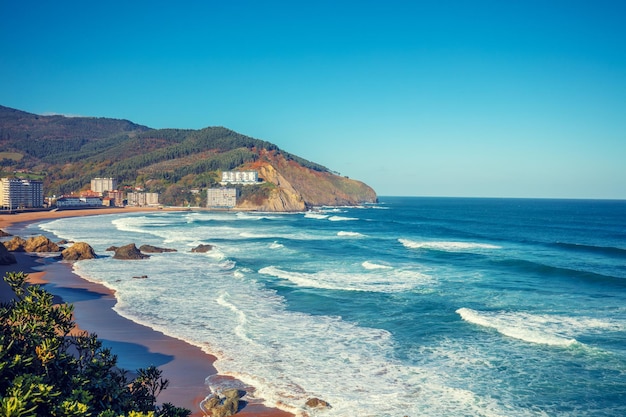 Een oceaan en een prachtige baai Playa de Bakio Biskaje Baskenland Spanje Europa