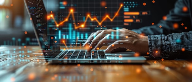 Een ondernemer zit aan een houten bureau met een laptop, een digitale bedrijfsstrategie en een diagram van sociale media in zijn handen.