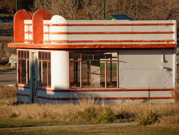 Een oud benzinestation in het Lakewood Heritage Center, Colorado.