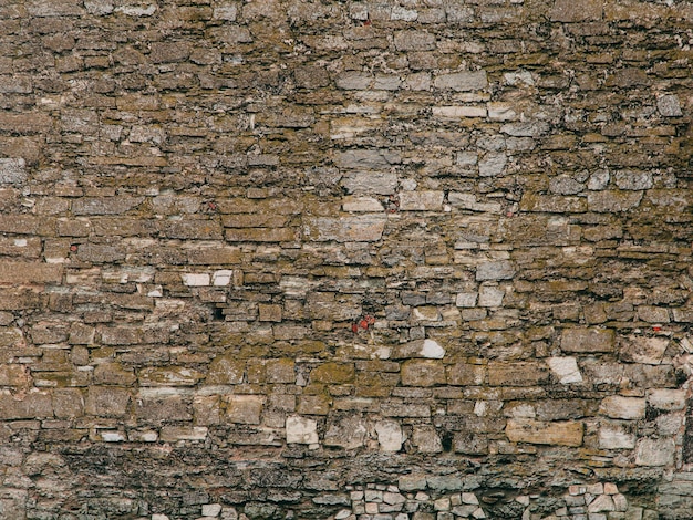 Een oude stenen middeleeuwse muur, een natuurlijke achtergrond, een replica van de kosmos.