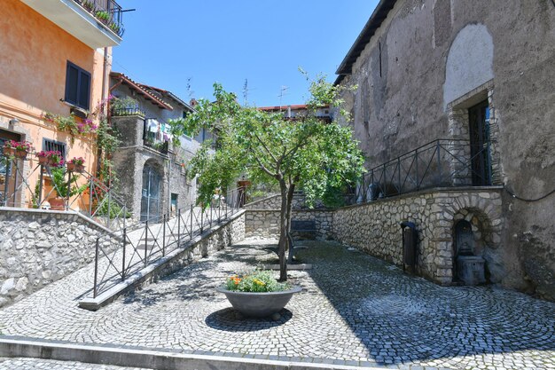 Foto een oude straat in olevano romano, een middeleeuws stadje in de regio lazio, italië