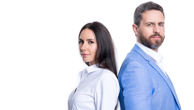 Foto een paar zakelijke baas en werknemer in de ruimte voor het kopiëren van formalwear