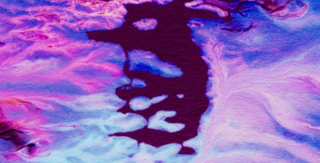 Een paars en blauw beeld van een watermassa met het woord "zee" op de bodem.