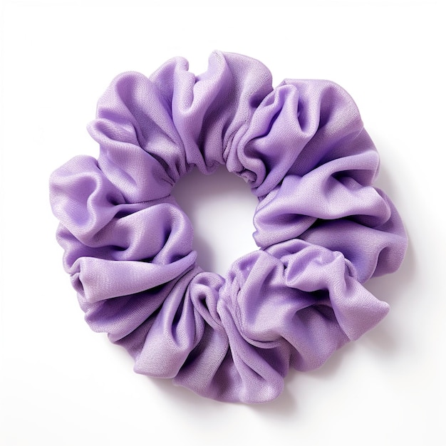 Foto een paarse stoffen scrunchie die op een witte achtergrond ligt