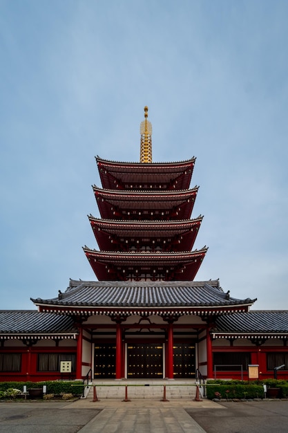 Een pagode met de naam kofu erop