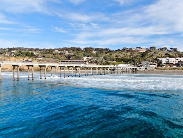 Een pier op het strand in San Diego