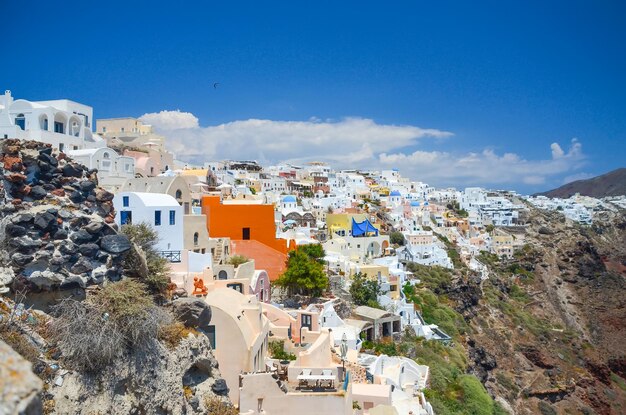 Een pittoresk stadje op de heuvel van Santorini