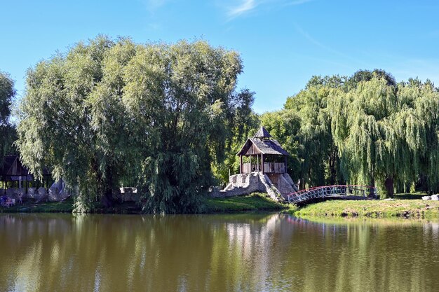 Een pittoreske plek om uit te rusten in het park van de stad Ternopil