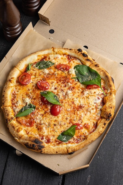 Een pizza uit de pizzadoos