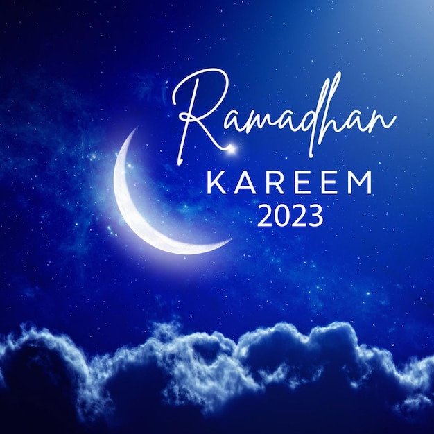 Een poster voor ramadan kareem 2023 met een maansikkel aan de hemel.