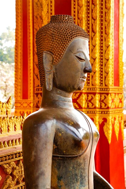 Foto een prachtig panoramisch uitzicht op de tempel wat phra kaew in vientiane laos