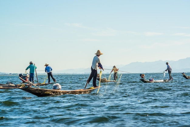 Een prachtig panoramisch uitzicht op het Inlemeer in Myanmar