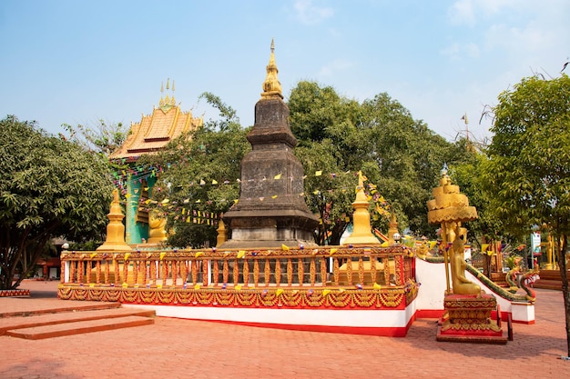 Een prachtig panoramisch uitzicht op Vang Vieng in Laos