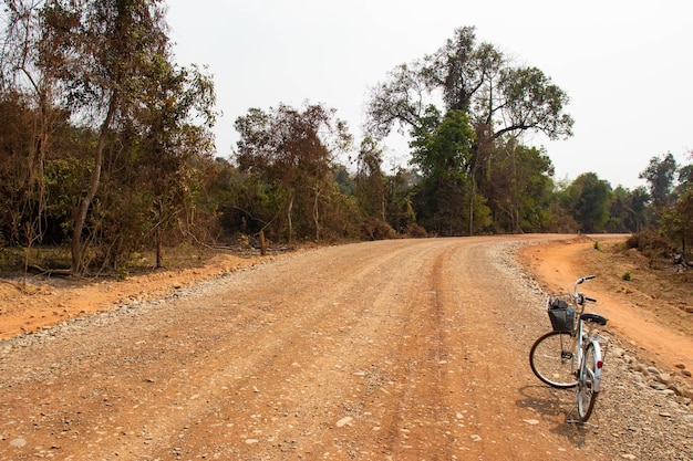 Een prachtig panoramisch uitzicht op Vang Vieng in Laos