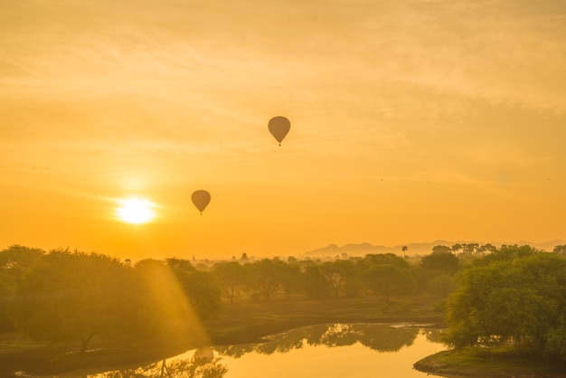 Een prachtig panoramisch uitzicht over Bagan Myanmar