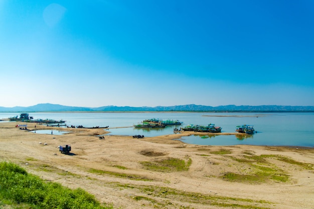 Een prachtig panoramisch uitzicht over de stad Bagan in Myanmar