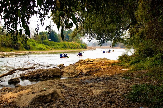 Een prachtig panoramisch uitzicht over de stad Vang Vieng in Laos