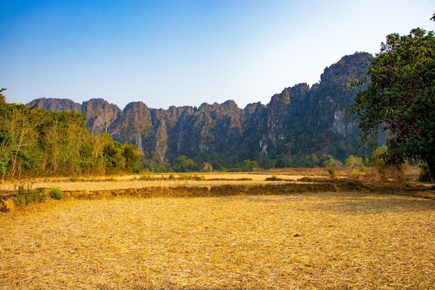 Een prachtig panoramisch uitzicht over Vang Vieng Laos