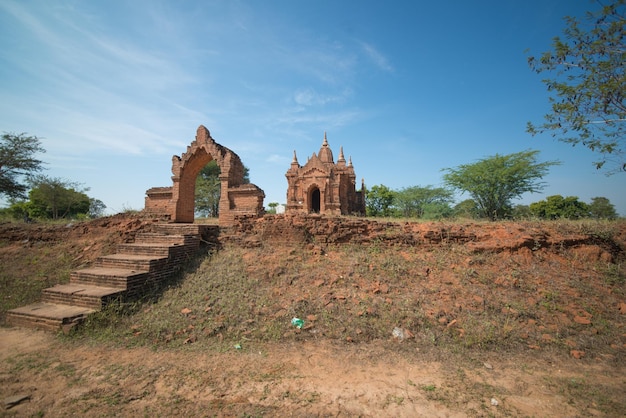 Een prachtig uitzicht op boeddhistische tempels in Bagan Myanmar