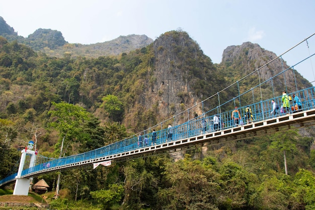 Een prachtig uitzicht op de Blauwe Brug in Vang Vieng Laos