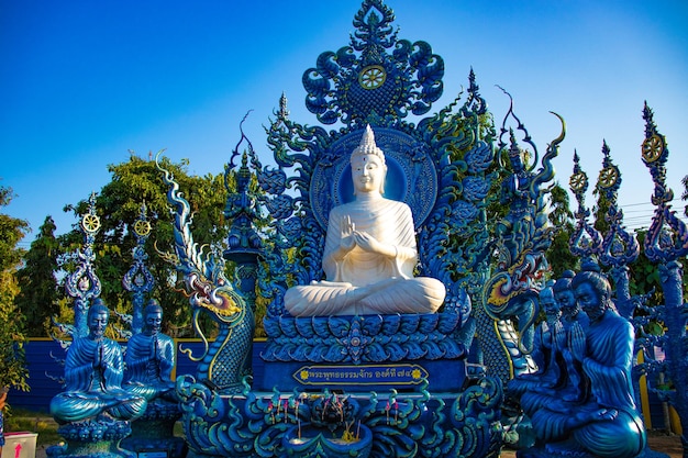 Een prachtig uitzicht op de Blauwe Tempel in Chiang Rai Thialand