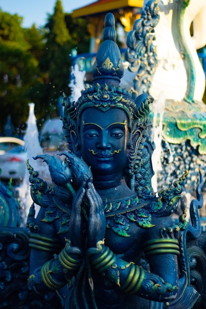 Een prachtig uitzicht op de Blauwe Tempel in Chiang Rai Thialand