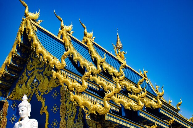 Een prachtig uitzicht op de Blauwe Tempel in Chiang Rai Thialand