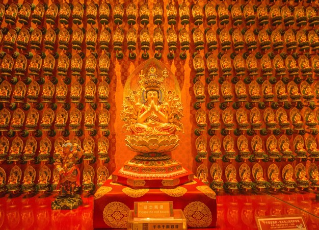 Een prachtig uitzicht op de Boeddha Tooth Relic Temple in Chinatown Singapore